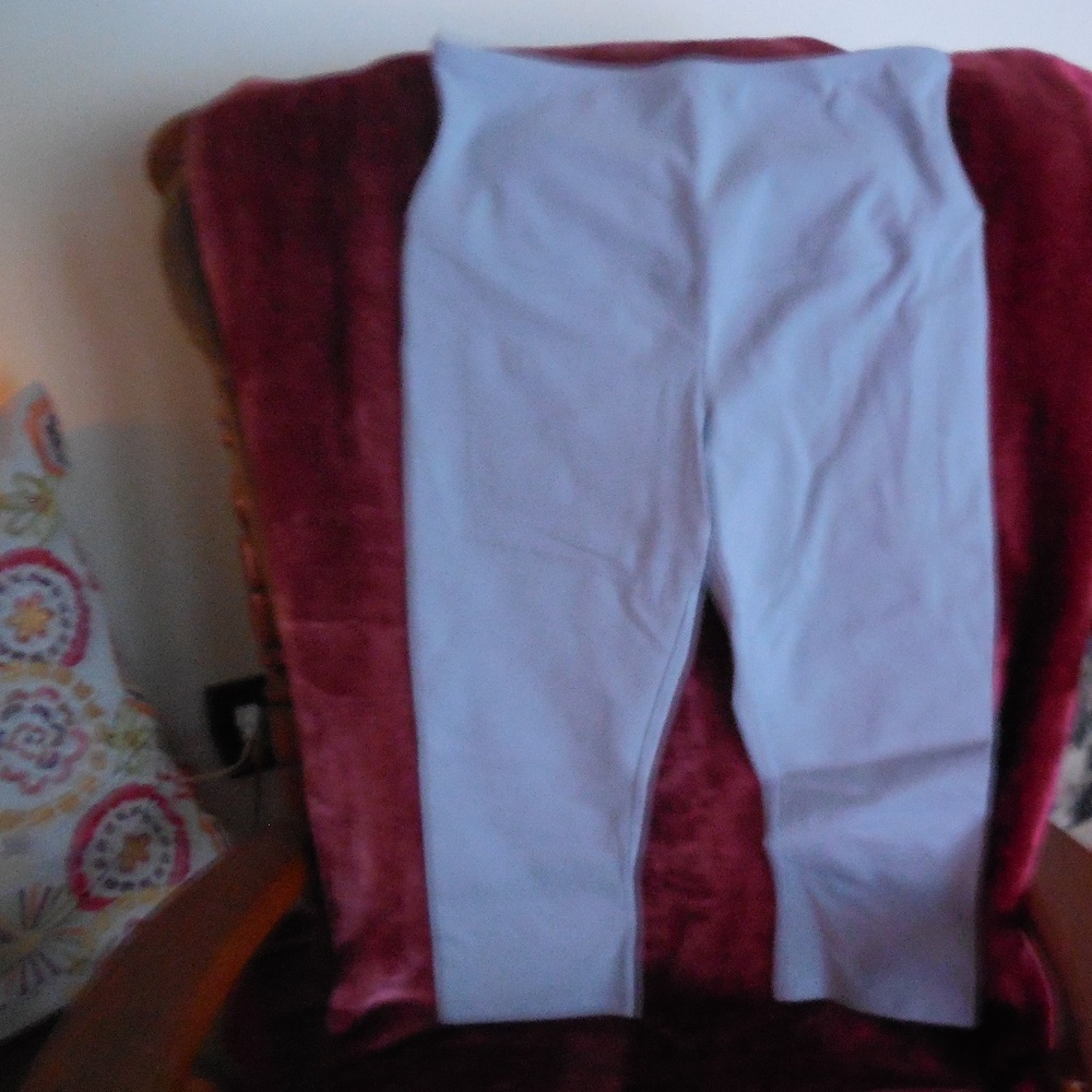 NEW Women yummie capri leggins S/M compress gray